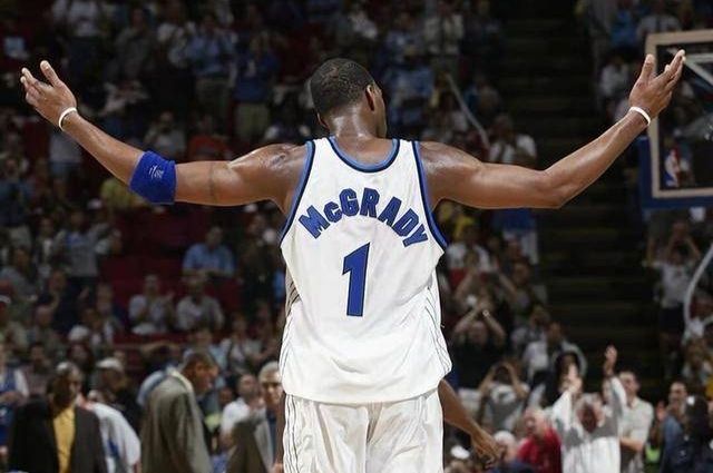 的背身拿球 的背身拿球